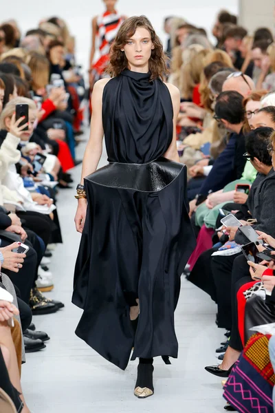 Look 28